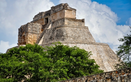 Close Up View, Pyramid of the Magician - Uxmal, Mexicoの写真素材