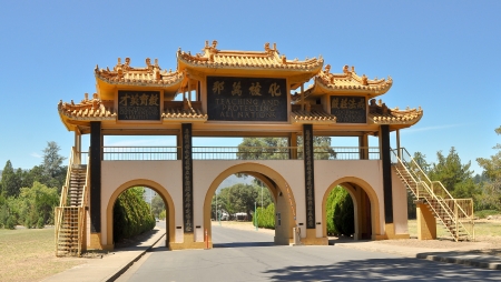 Gate to the City of Ten Thousand Buddhas - Talmage, CAの写真素材