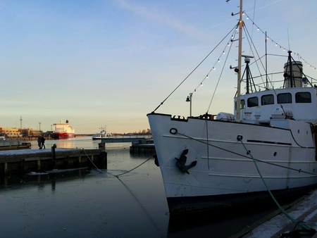 Ship and docks on Helsinki market square by the South Harborの素材
