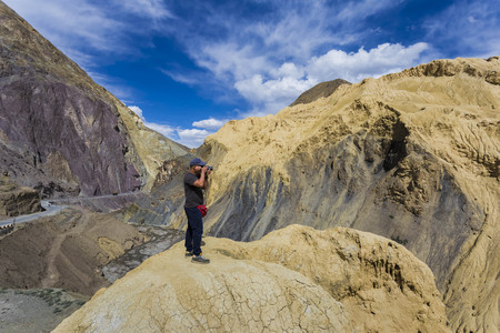 India 26 NOV 2017, Leh Ladakh, Unidentified people enjoy the scenery of beautiful mountain during journey to Lamayuru Sham Valley Leh India.のeditorial素材