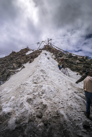 Ladakh, India - Nov 20, 2017: Pit stop at Khardungla Pass World highest motorable Road.のeditorial素材