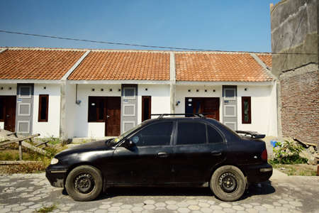 Black Car parked in front of the houseの写真素材