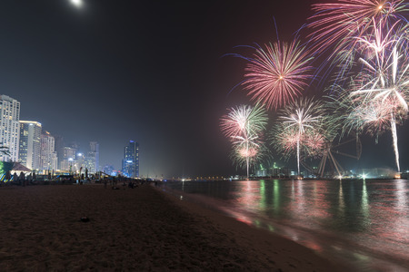 31Th August 2017, Dubai, united Arab emirates : Fire work on the Eid Al Adha celebration on august 31 2017 in Marina beach, Jumeirah Beach Residence Marina, Dubai, Dubai, united Arab.のeditorial素材