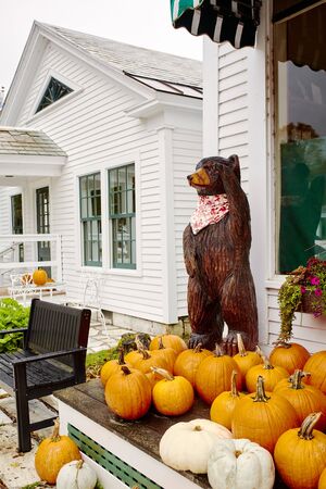 Dorset, Vermont - October 1st, 2019:  Exterior of Dorset Union Store decorated with seasonal Fall pumpkins and a carved wooden bearのeditorial素材