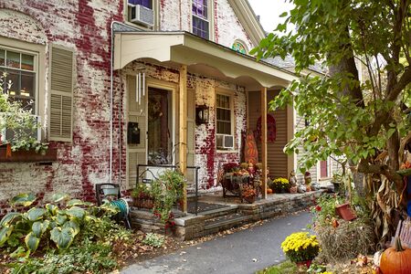 Woodstock, Vermont - September 30th, 2019:  Small shops and restaurants on a cool Fall day in the historic New England town of Woodstock.のeditorial素材
