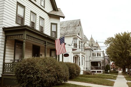 Burlington, Vermont - September 29th, 2019: Residential street with row of white wooden houses in the historic city of Burlington, Vermont at Fallのeditorial素材