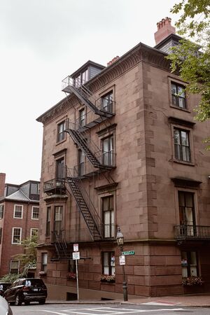 Boston, Massachusetts - October 3rd, 2019:  Beautiful residential buildings on a Fall day, in the historic Beacon Hill neighborhood of Bostonのeditorial素材