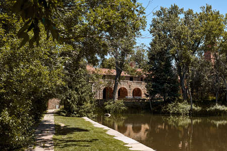 Boulder, Colorado - July 11th, 2019:  Varsity Lake with McKenna Languages building in the distance on the University of Colorado Boulder campus.のeditorial素材