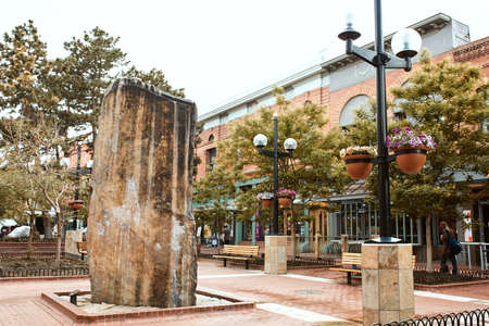 Boulder, Colorado - May 27th, 2020: Park Benches and boulder rock features along Pearl Street Mall, a pedestrian mall in Boulder Countyのeditorial素材