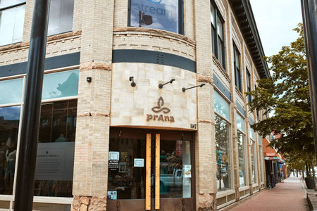 Boulder, Colorado - May 27th, 2020:  Shops, businesses and restaurants along Pearl Street Mall, a pedestrian mall in Boulder County.のeditorial素材