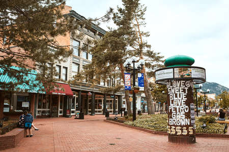 Boulder, Colorado - May 27th, 2020:  Shops, businesses and restaurants along Pearl Street Mall, a pedestrian mall in Boulder County.のeditorial素材