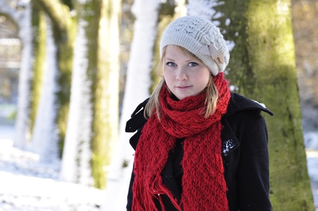 girl wrapped up in a snowy parkの写真素材
