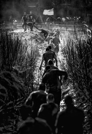 yomping stream Group of runners, yomping through a streamのeditorial素材