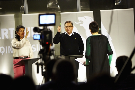 Nuuk, febuary 26 2013: Greenland Election 2013 KNR TV debate Kuupik Kleist vs. Aleqa Hammondのeditorial素材