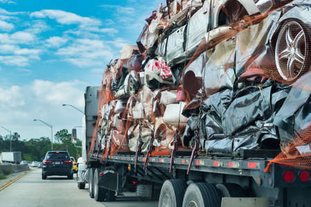 truck loaded with crushed carsの写真素材