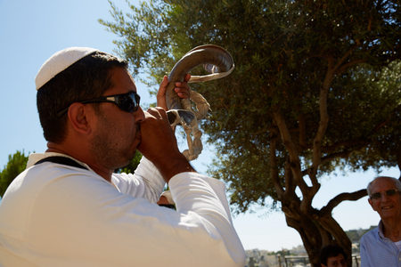 Israel September 15 Jerusalem. Jewish rituals before holidays. Rosh Hashana, Yom Kipur, Sukot.のeditorial素材