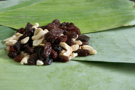 Raisin and cashew mixing in the pileの写真素材