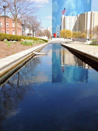 Indianapolis White River State Park reflection pools and grass cityscape downtownのeditorial素材