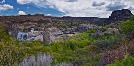 Shoshone Falls on the Snake River as viewed from the hiking trail. Twin Falls by Pillar Falls by Milner Dam Idaho. USAの写真素材