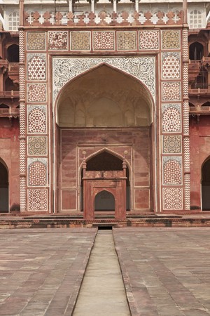 Islamic Tomb. Dry water channel leading to the chamber housing the tomb of the Mughal Emperor Akbar at Sikandra on the outskirts of Agra, Uttar Pradesh, India.の写真素材