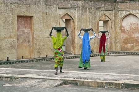Indian women laborers at work restoring an old palace, Jaipur, Rajasthan, Indiaの写真素材