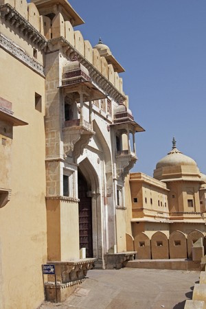 Imposing front entrance to Amber Fort. Large honey coloured Moghul style building. Jaipur, Rajasthan, India.の写真素材