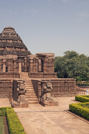 Ancient Hindu Temple at Konark, Orissa, India. 13th Century AD. Large stone building set in landscaped gardensの素材 [FY3104345498]