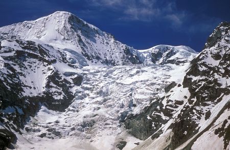 Glacier tumbling down the side of the PIGNE D'AROLLA mountain in the Swiss Alps.の写真素材