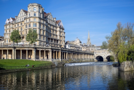 Bath, United Kingdom - April 6, 2012: River Avon running through the historic city of Bath in Somerset, United Kingdom.のeditorial素材