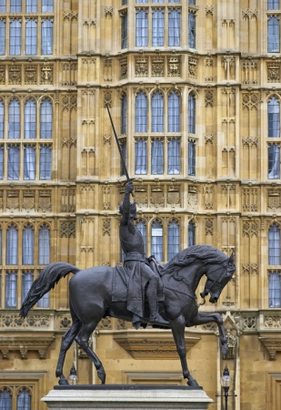 Statue of Richard the Lionheart outside the Houses of Parliament in London, Englandの写真素材