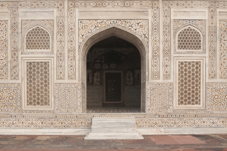 Ornate white marble Mughal tomb  I timad-ud-Daulah   17th Century AD  Agra, Uttar Pradesh, Indiaの写真素材