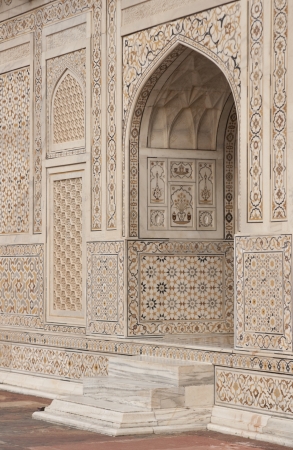 Ornate white marble Mughal tomb  I timad-ud-Daulah   17th Century AD  Agra, Uttar Pradesh, Indiaの写真素材