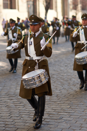Santiago, Chile - August 12, 2014  Member of the Carabineros Band marching and playing the drum as part of the changing of the guard ceremony at La Moneda in Santiago, Chileのeditorial素材