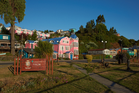 Castro, Chiloe - January 15, 2015: Colourful buildings overlooking the coast in Castro, capital of the Island of Chiloe in souther Chile.のeditorial素材
