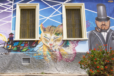 Valparaiso, Chile - January 19, 2015: Colourful murals decorating the walls of buildings in the historic port city of Valparaiso in Chile.のeditorial素材