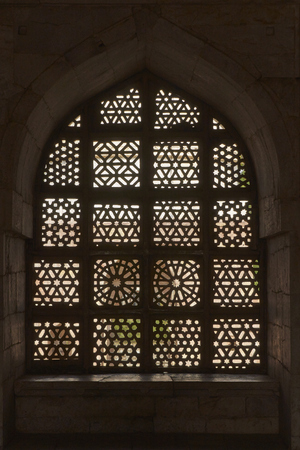 Ornate carved screen at the tomb of Hoshang Shah in the hilltop fortress of Mandu in Madya Pradesh, India. White marble building. 15th Century ADのeditorial素材