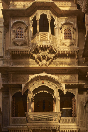 Detail of ornate window screens adorning the Patwon Haveli, a historoc merchants house, in the old town of Jaisalmer in Rajasthan, India.のeditorial素材
