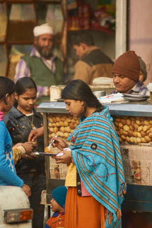 DELHI, INDIA - FEBRUARY 5, 2009: Food stall in a street market in Old Delhi, Indiaのeditorial素材