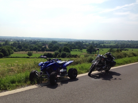 Ride stop with ATV and moto with Aubel in the backgroundの素材