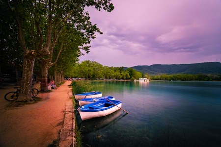 Lake Banyoles is the largest lake in Catalonia, Tourists enjoy the good weather and relax for boating and wooded paths.の写真素材