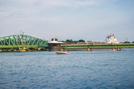 Ships on the detroit river south endのeditorial素材