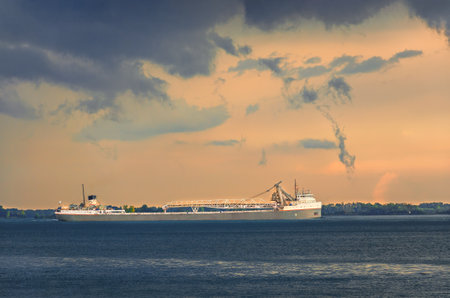 shipment bulk freighter on the detroit river great lakes from chicago dockの写真素材