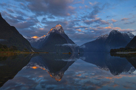 Shining Peak at New Zealandの写真素材