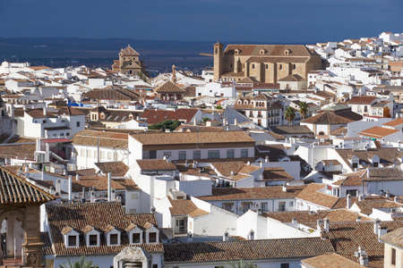 royal palace of Aranjuez and cobbled street. Madrid Spainのeditorial素材