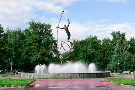 Yoshkar-Ola, Russia - Jule 22, 2015 Fountain-monument In space in Yoshkar-Ola, Russia.Opened in 1975, renovated in 2010 Sculptor: A.A. Shirnin.のeditorial素材