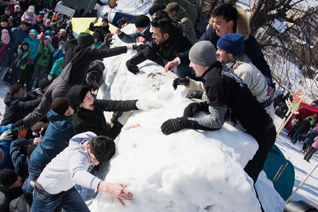 Yoshkar-Ola, Russia - Feb 26, 2016 People taking part in celebration of Shrovetide. Storming the fortressのeditorial素材