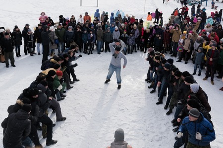 Yoshkar-Ola, Russia - February 26, 2017 Popular competition Wall on a Wall. Shrovetide celebration in Yoshkar-Olaのeditorial素材
