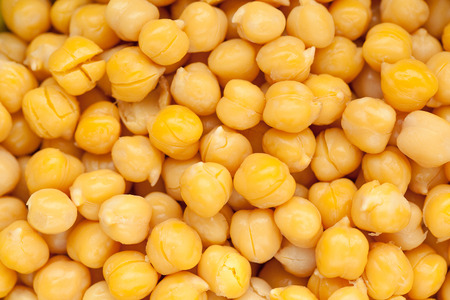 cooked and peeled chickpeas background imageの写真素材