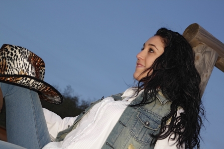 young brunette woman outdoors posing for the camera aloneの写真素材