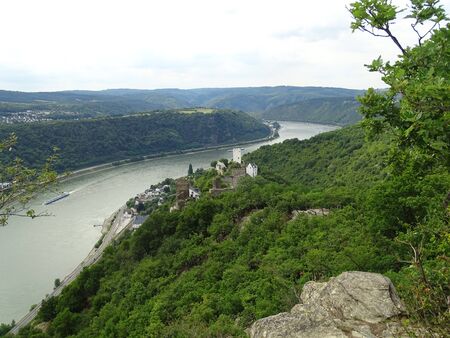 150 / 5000The romantic Kamp-Bornhofen is one of the stages of the long-distance hiking trail 'Rheinsteig', from this trail this photo was taken.の写真素材
